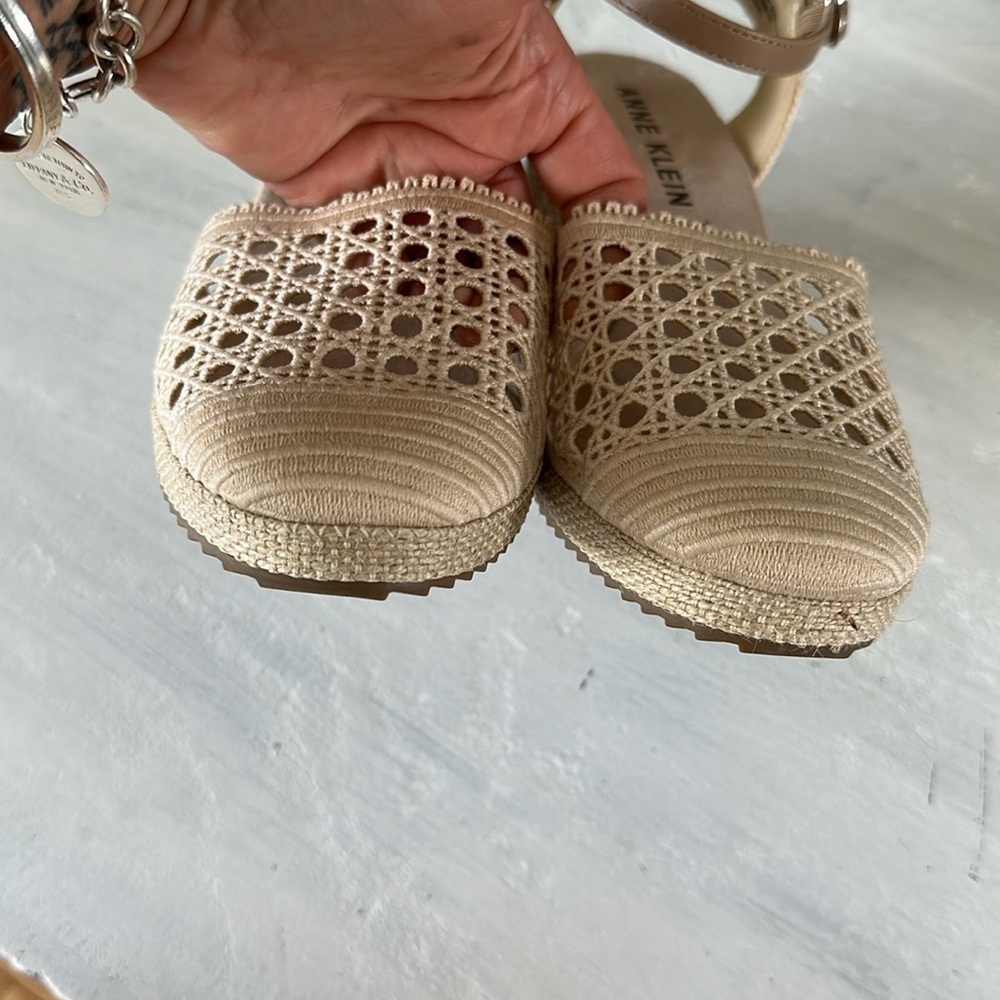 Anne Klein Women’s Zida Woven Espadrille Wedge Sandal 8.5 Summer 2” Shoe Neutral - Picture 5 of 16
